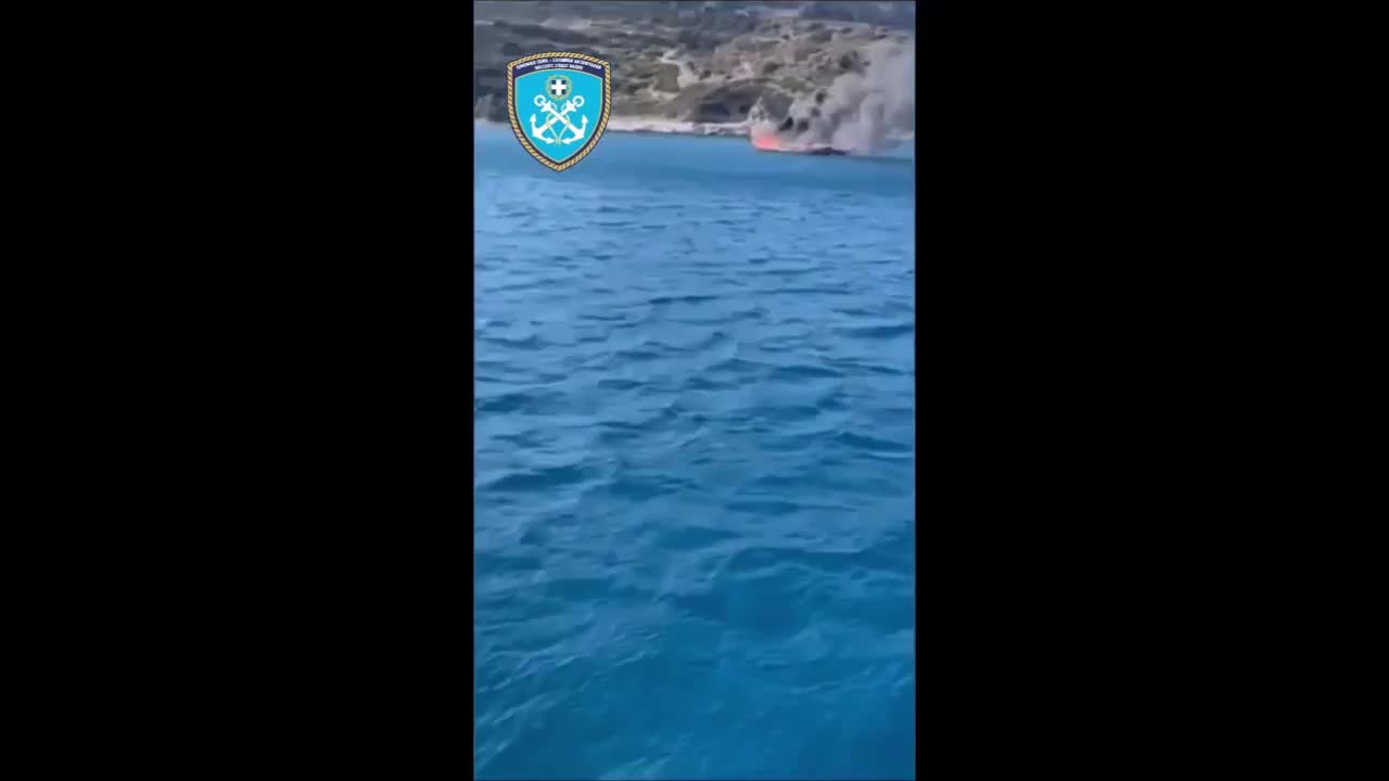 Βίντεο που έδωσε στη δημοσιότητα το Λιμενικό για τη φωτιά στο τουριστικό σκάφος στη Ρόδο